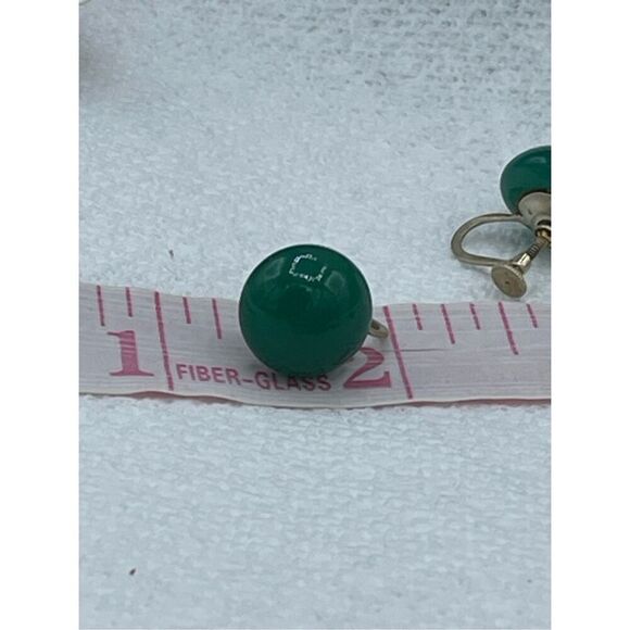Vintage milky green jade screw back earrings - Picture 10 of 12